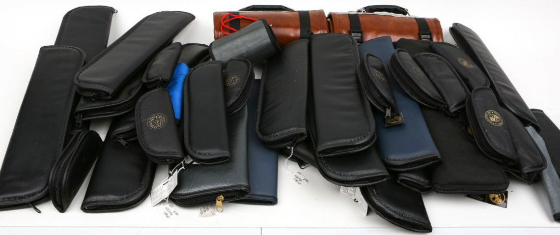 A DEALERS LOT OF PADDED KNIFE CASES: A DEALERS LOT OF PADDED KNIFE CASES Ideal for taking your collection to shows or for storage. A mixed lot of padded cases. 43 in total, plus 3 knife rolls. Size: Various Est. $50-150 Lot: 33293