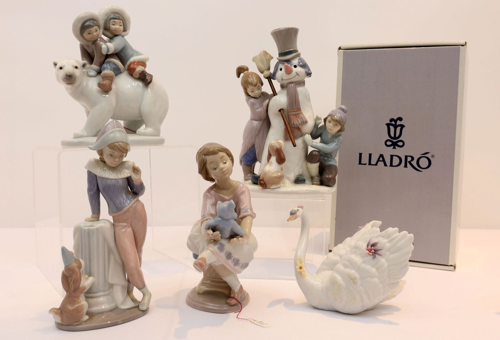 LLADRO LOT OF 4 CHILDREN FIGURINES AND SWAN (1 of 3)