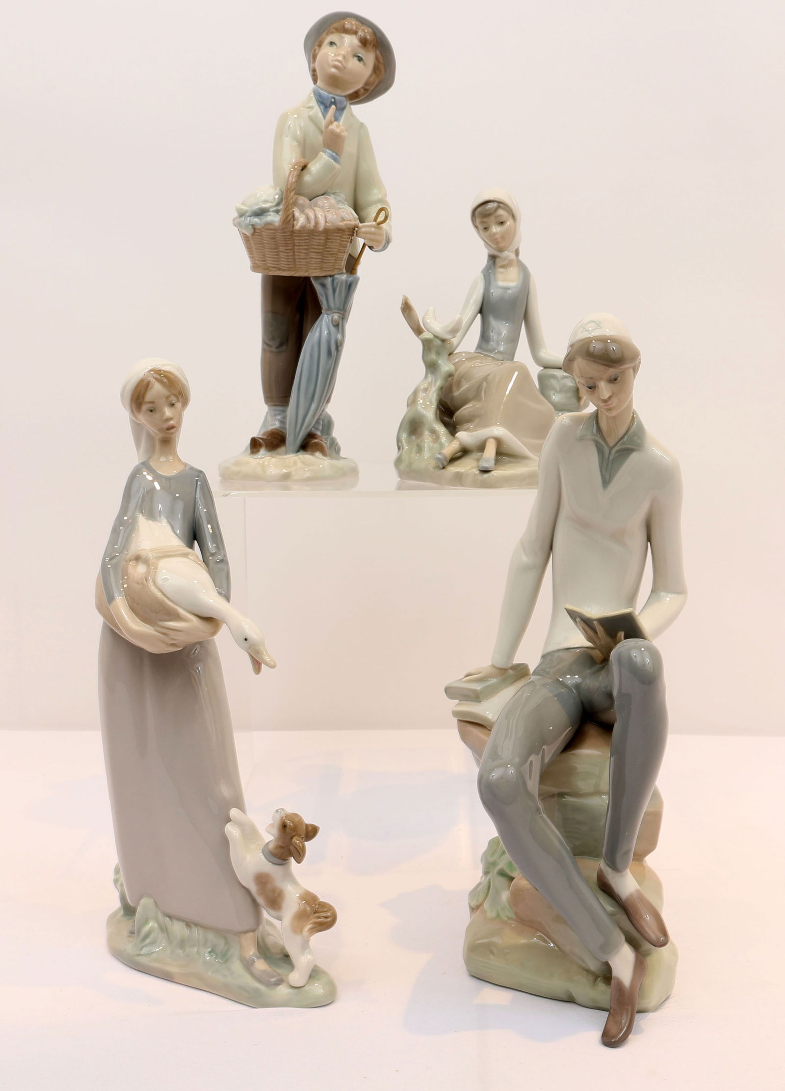 LLADRO LOT OF 4 YOUNG ADULT FIGURINES (1 of 3)