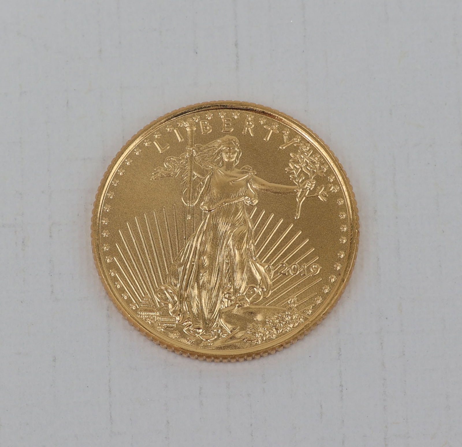 1/10TH OUNCE US GOLD EAGLE COIN 2019 PRISTINE (1 of 2)