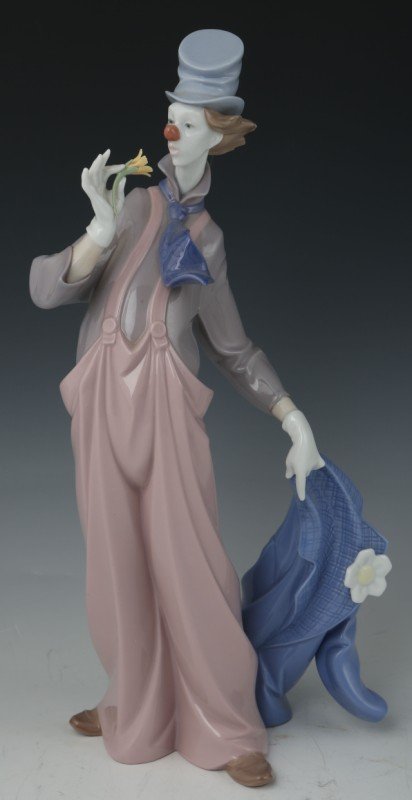 LLADRO PORCELAIN- #6507 A MILE OF STYLE: LLADRO PORCELAIN- #6507 A MILE OF STYLE 01006507 A MILE OF SLYLE. Issue Year: 1998. Retirement Year: 1998. Sculptor: José Luis Santes. Figure comes in original box. Size: 13.5"