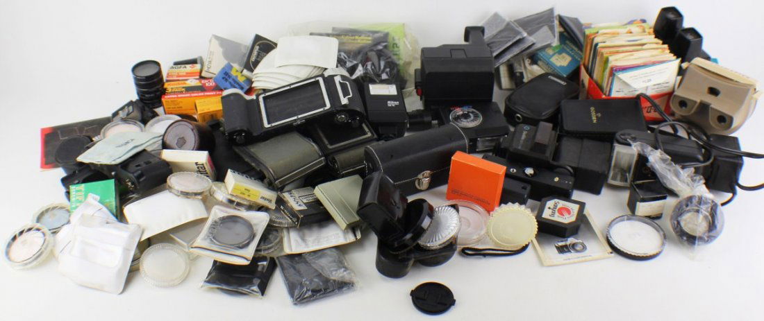 LARGE LOT OF LEN COVERS FLASHES VIEW MASTER & MORE: LARGE LOT OF LEN COVERS FLASHES VIEW MASTER & MORE 2 Viewmasters with over 20 films, 30+ lens covers and tints, film, Gossen Luna Pr and Luna Lux light meters, Nikon Flashes and much more.