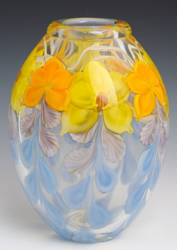 JUSTIN LUNDBERG ART GLASS VASE - SIGNED 1/1: JUSTIN LUNDBERG ART GLASS VASE - SIGNED 1/1 Unique example. A large and impressive example of this paperweight style vase. Intricately detailed with yellow and orange flowers. Signed : (Justin Lundber