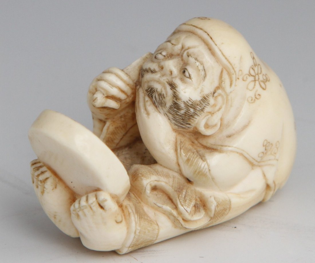 JAPANESE CARVED IVORY NETSUKE OF A MAN SHAVING: JAPANESE CARVED IVORY NETSUKE OF A MAN SHAVING A small and very well carved elephant ivory netsuke of a man shaving. Signed to the base. Size: 1.75" **Please be advised: International shipping it NOT 