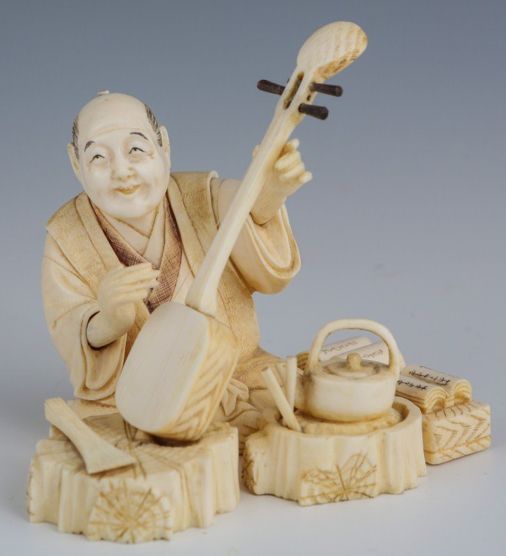 JAPANESE CARVED IVORY SECTIONAL OKIMONO FIGURE: JAPANESE CARVED IVORY SECTIONAL OKIMONO FIGURE Carved figure of a seated man. Removable arms. Size: 2.75" tall **Please be advised: International shipping it NOT permitted on items containing Ivory**
