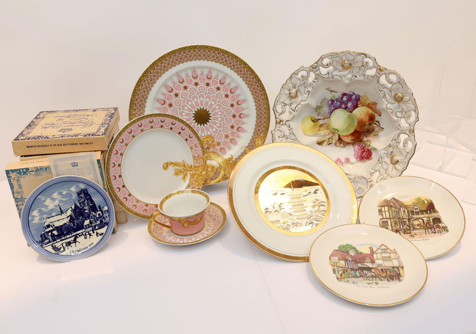 MISCELLANEOUS DISHWARE LOT OF 16 PIECES (1 of 2)