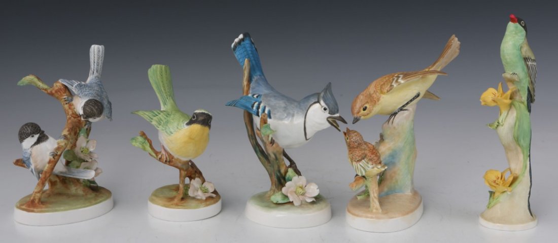 LOT OF FIVE STAFFORDSHIRE PAINTED PORCELAIN BIRDS: LOT OF FIVE STAFFORDSHIRE PAINTED PORCELAIN BIRDS A lot of five hand painted porcelain birds, Staffordshire bone china, England. Four birds painted by Doris Linder: yellow throat warbler, blue jay, ch