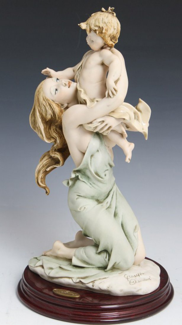 GIUSEPPE ARMANI "KNELT MATERNITY" MADE IN ITALY: GIUSEPPE ARMANI "KNELT MATERNITY" MADE IN ITALY Model 185/C "Knelt Maternity" porcelain figurine by Giuseppe Armani. Signed by artist. Size: 12.5"h, 7"w