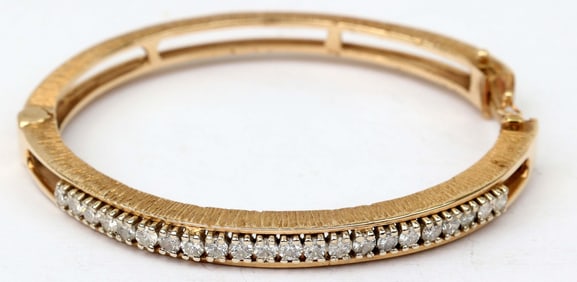14K YELLOW GOLD DIAMOND BANGLE BRACELET