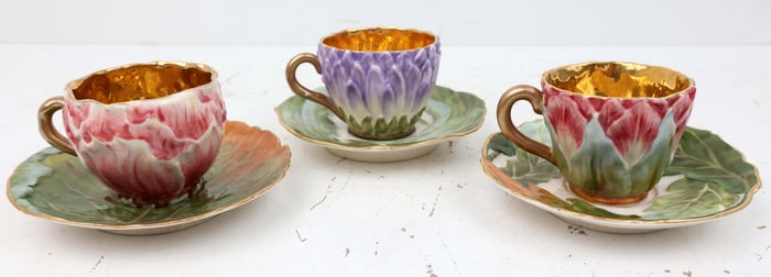 DEMITASSE CUPS IN THE SHAPE OF FLOWERS