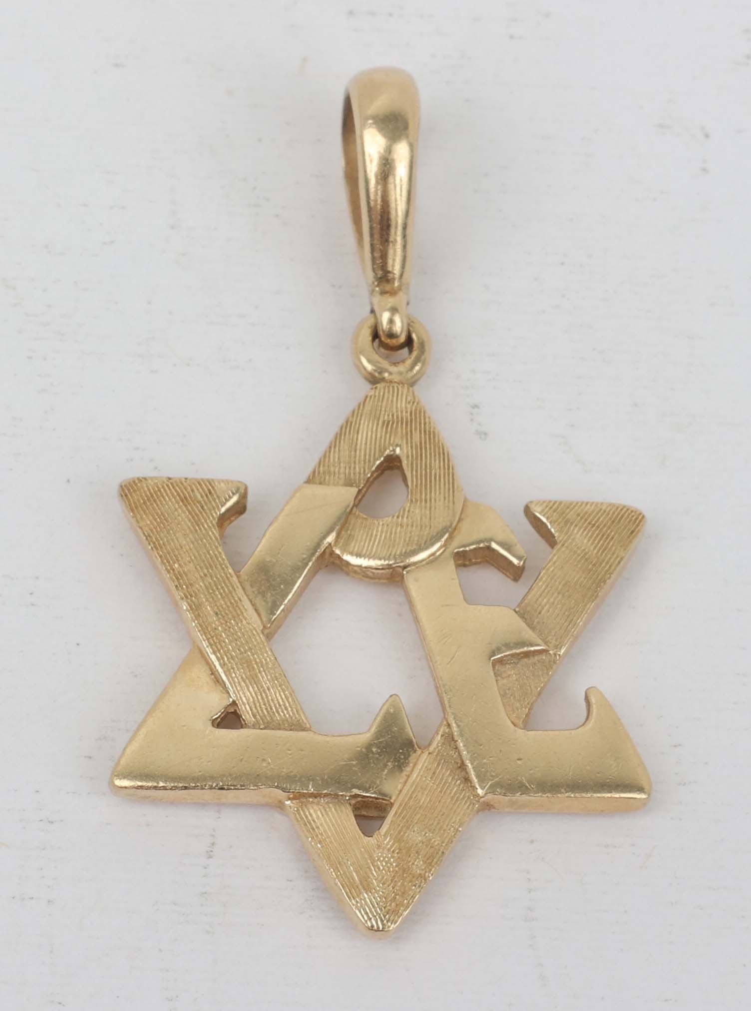 14K STAR OF DAVID PENDANT LOVE PENDANT: Lazarus Jewelers 14k yellow gold Star Of David Love pendant. 1" diameter. 6 Grams Condition: Fine