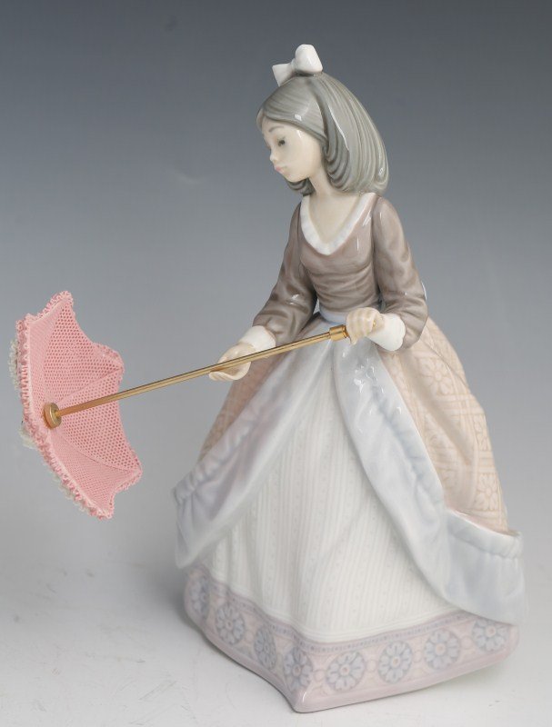 LLADRO PORCELAIN FIGURE #5210 JOLIE: LLADRO PORCELAIN FIGURE #5210 JOLIE 01005210 JOLIE. Issue Year: 1984. Retirement Year: 2003. Sculptor: José Puche. Size: 7.75 x 5"