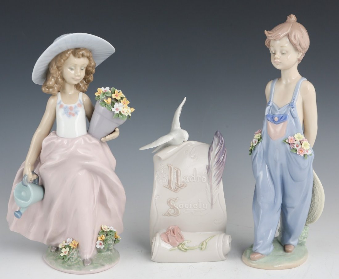 LLADRO - POCKET FULL OF WISHES & A WISH COME TRUE: LLADRO - POCKET FULL OF WISHES & A WISH COME TRUE Two Lladro Society figures. 7650, POCKET FULL OF WISHES, Issue Year: 1997, Retirement Year: 1998, Sculptor: Antonio Ramos, Size: 10.25 x 3.5". 7676, A