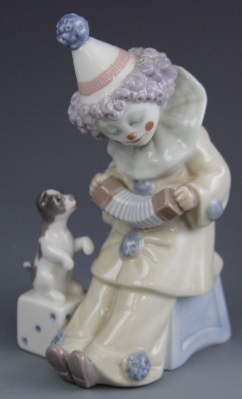 LLADRO PORCELAIN FIGURE 5279 PIERROT W/ CONCERTINA: LLADRO PORCELAIN FIGURE 5279 PIERROT W/ CONCERTINA 01005279 PIERROT WITH CONCERTINA. Issue Year: 1985. Retirement Year: 2007. Sculptor: José Puche. Size: 6"
