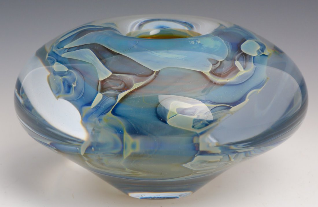 CHRIS HEILMAN ART GLASS VASE - SIGNED: CHRIS HEILMAN ART GLASS VASE - SIGNED A nearly holographic image within the glass. A remarkable work of art. Chris Heilman is well known within the contemporary art glass collectors market. Signed "Ch