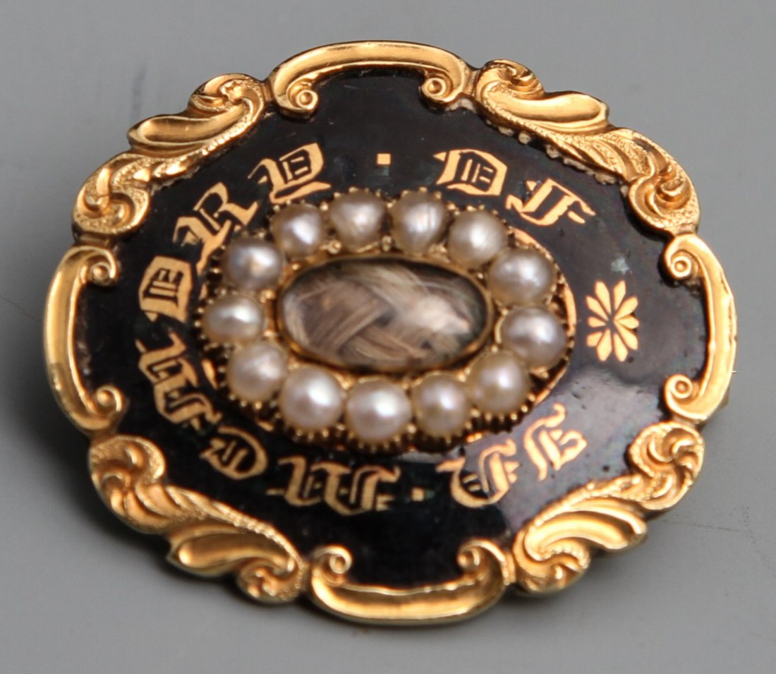 VICTORIAN MOURNING BROOCH 14K GOLD SEED PEARL: VICTORIAN MOURNING BROOCH 14K GOLD SEED PEARL Oval mourning brooch, oval, black enamel with 14K yellow gold and seed pearls revealing braid of hair. Front reads "In Memory of", back engraved "Jane Guy