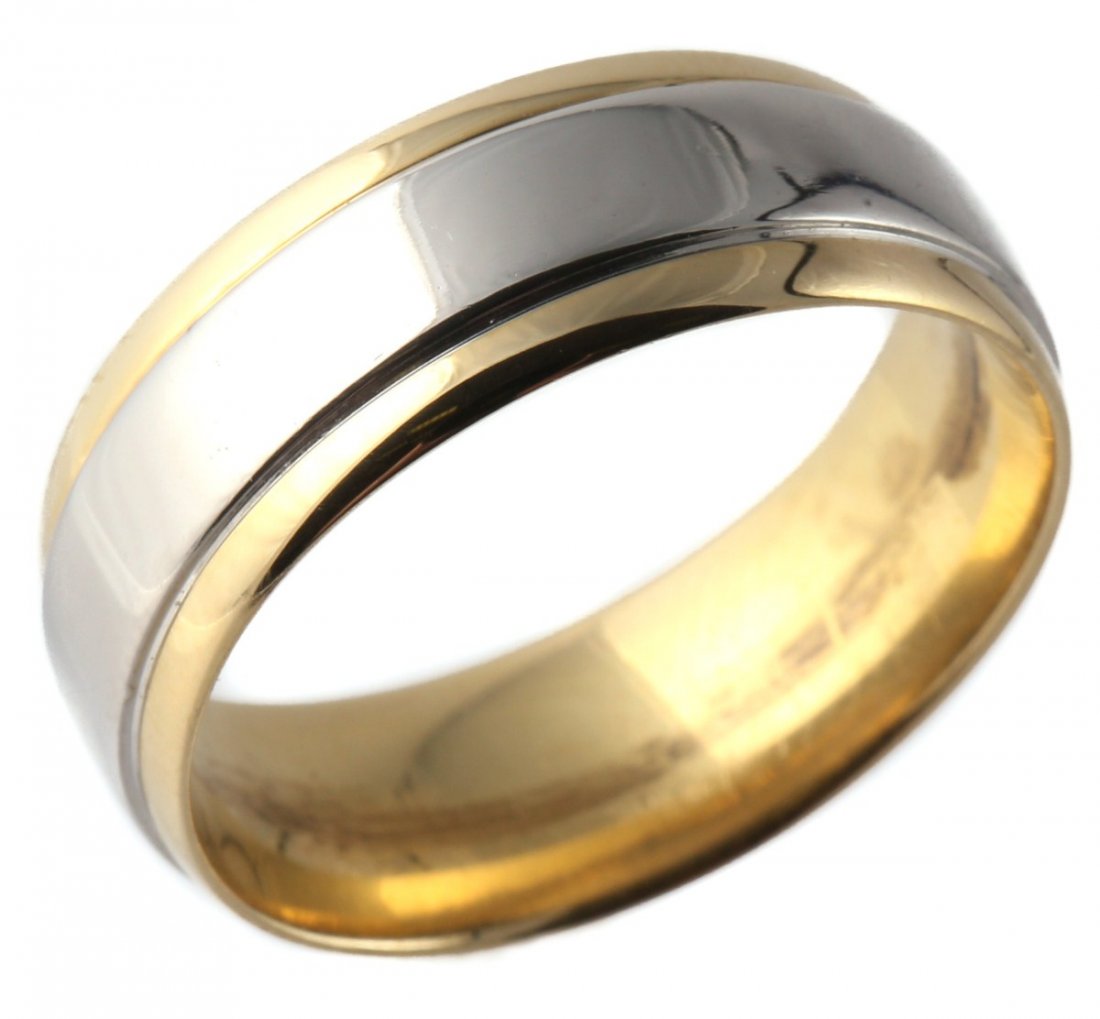 MENS 18K YELLOW GOLD & PLATINUM WEDDING BAND: MENS 18K YELLOW GOLD & PLATINUM WEDDING BAND Men's wedding band. 18K yellow gold with 950 Platinum stripe. Weight: 10.1g Size: 9.5"
