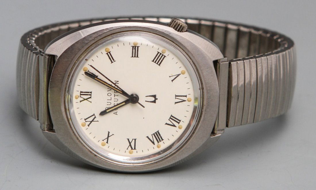 BULOVA 1976 218 ACCUTRON WRISTWATCH: BULOVA 1976 218 ACCUTRON WRISTWATCH Bulova 1976 218 Accutron Wristwatch, stainless steel case no.T013895, black hour,minute and sweeping seconds hand, black roman numerals and white face. Speidel elas