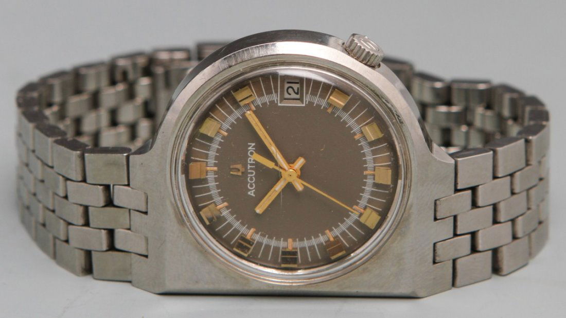 RARE BULOVA 1971 ACCUTRON ASYMMETRIC WRISTWATCH: RARE BULOVA 1971 ACCUTRON ASYMMETRIC WRISTWATCH Extremely Rare Bulova 1971 Accutron Asymmetric "D" Wristwatch, The "D" was a one year production model released in 1971, so it is very difficult to find