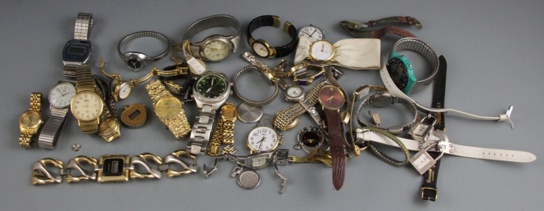 MIXED LOT OF MEN'S AND LADIES WATCHES: MIXED LOT OF MEN'S AND LADIES WATCHES Lot of men's and ladies watches including some made by Alexander Julian, Timex, Rockland, and more. Weight: 2.6 lb