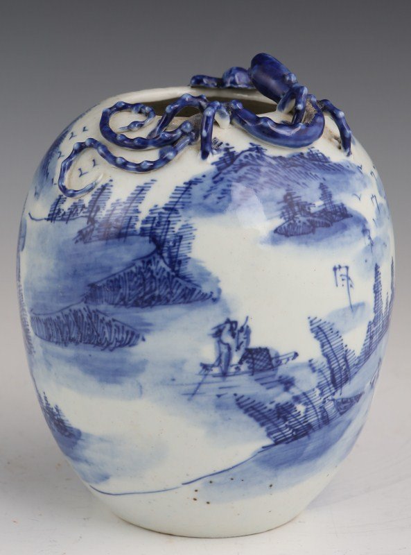 MID 19TH CENTURY CHINESE EXPORT BLUE AND WHITE JAR