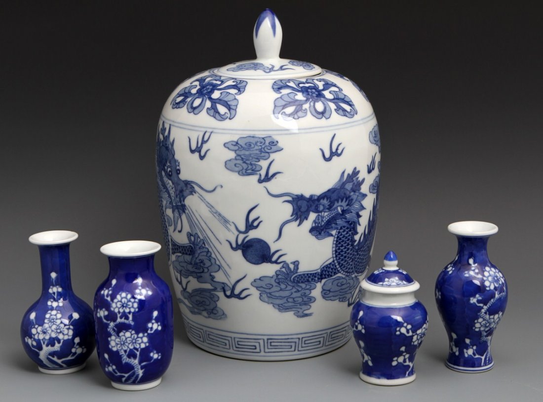 CHINESE PORCELAIN GINGER JAR AND SMALL VASES