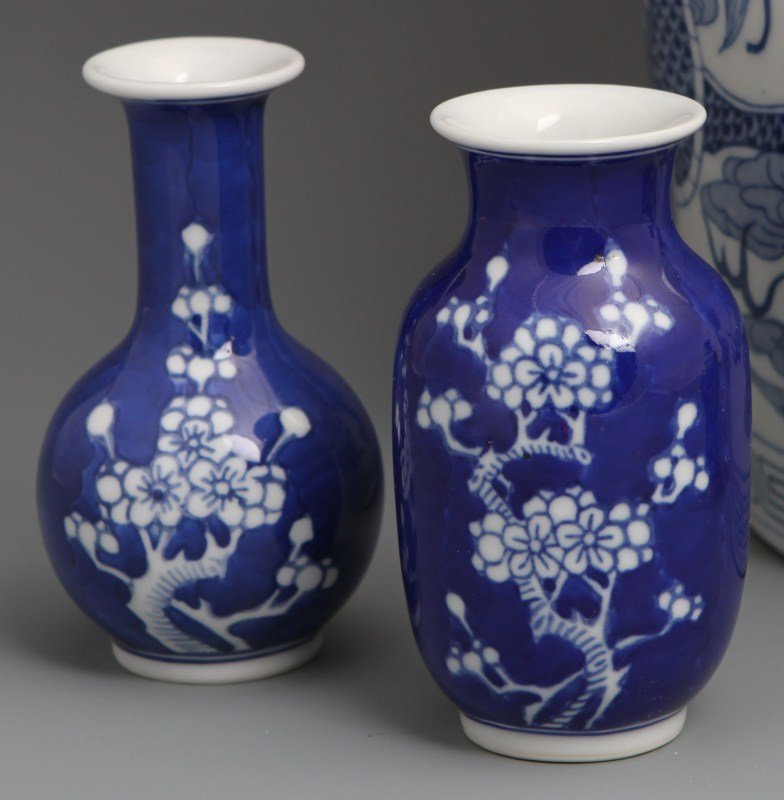 CHINESE PORCELAIN GINGER JAR AND SMALL VASES - 2