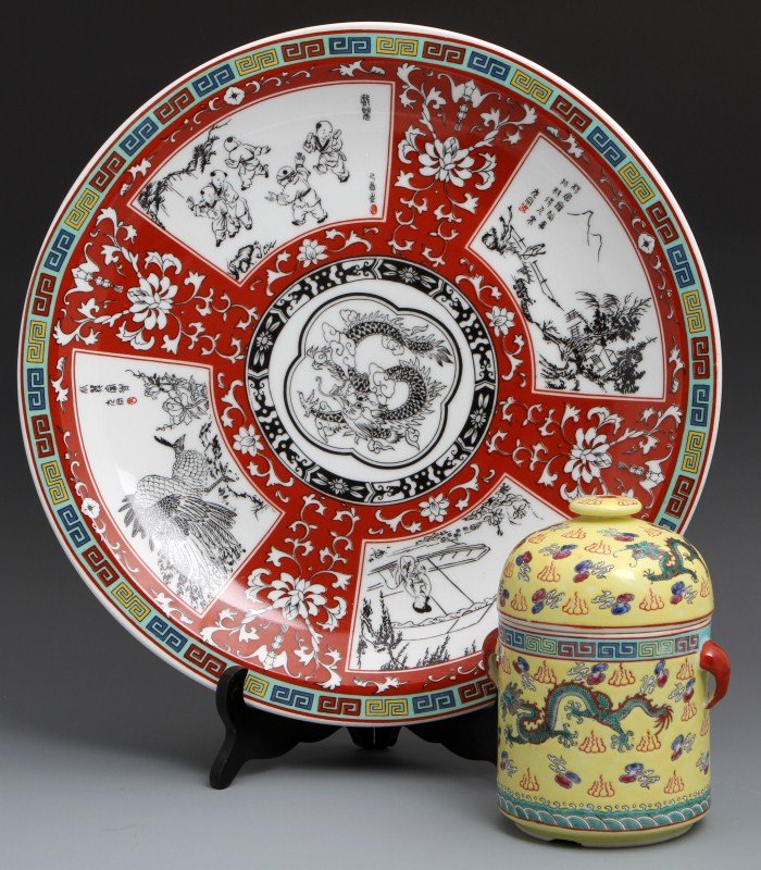 CHINESE LIDDED FAMILLE VERT JAR AND CHARGER