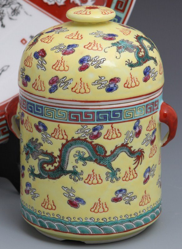 CHINESE LIDDED FAMILLE VERT JAR AND CHARGER - 2