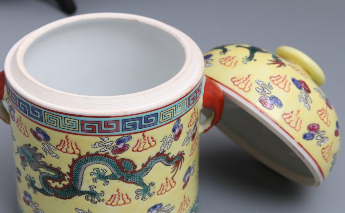 CHINESE LIDDED FAMILLE VERT JAR AND CHARGER - 4