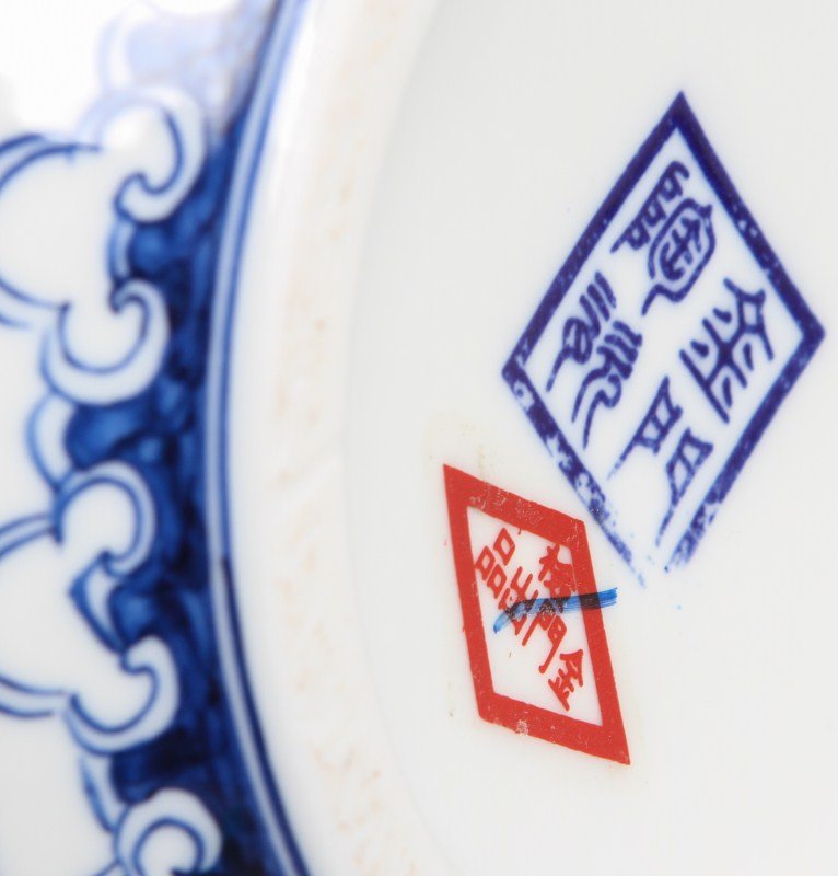 LARGE ASIAN BLUE AND WHITE PORCELAIN TEA POT - 3