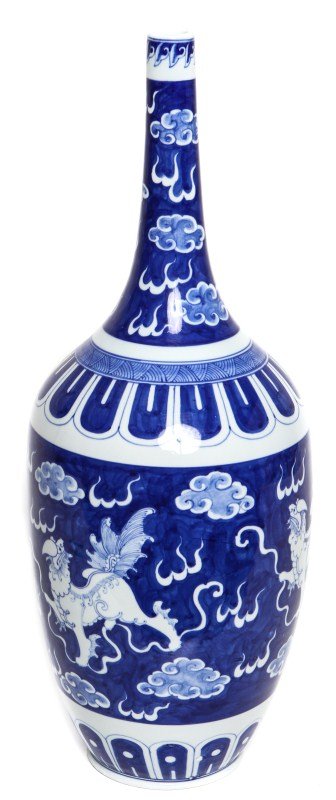 CHINESE BLUE AND WHITE PORCELAIN VASE