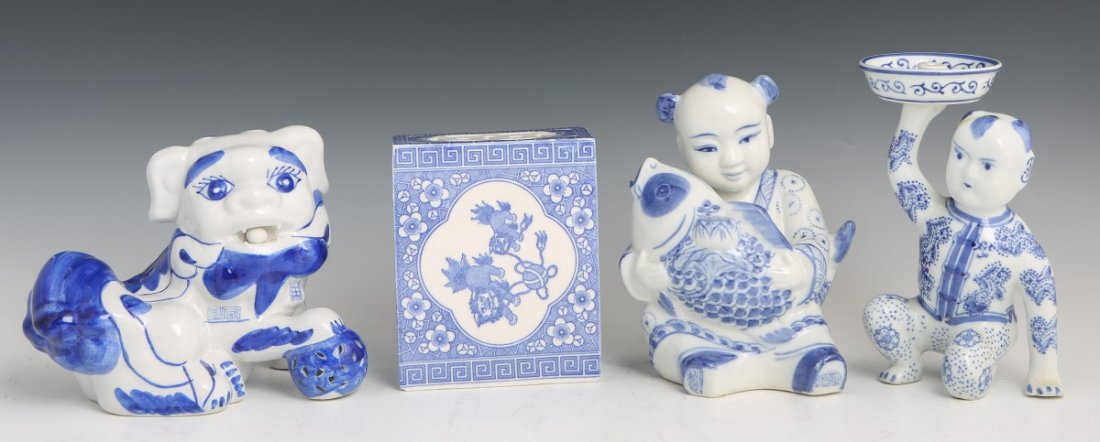 CHINESE BLUE AND WHITE PORCELAIN