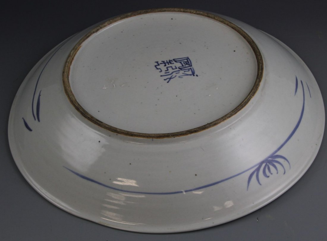 19TH C CHINESE BLUE AND WHITE CHARGER - 2