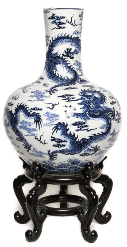 CHINESE BLUE AND WHITE PORCELAIN FLOOR VASE