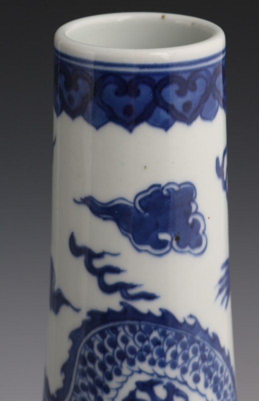 CHINESE QING DYNASTY BLUE & WHITE BULBOUS VASE - 3