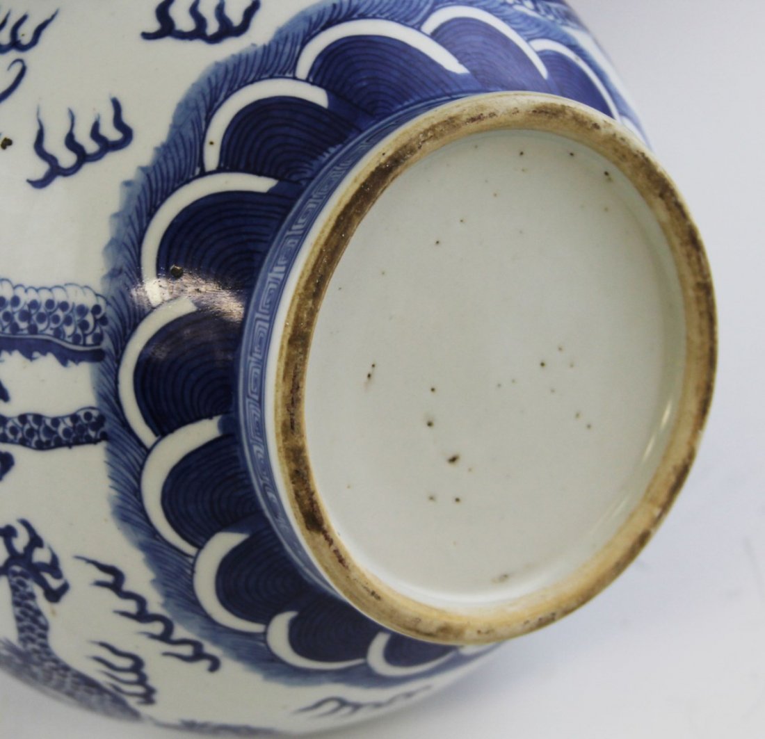 CHINESE QING DYNASTY BLUE & WHITE BULBOUS VASE - 4