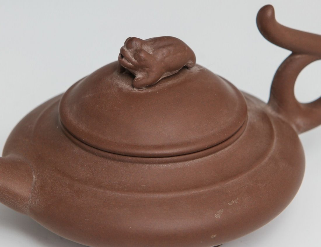 PAIR OF CHINESE YIXING ANIMAL MOTIF TEAPOTS - 3