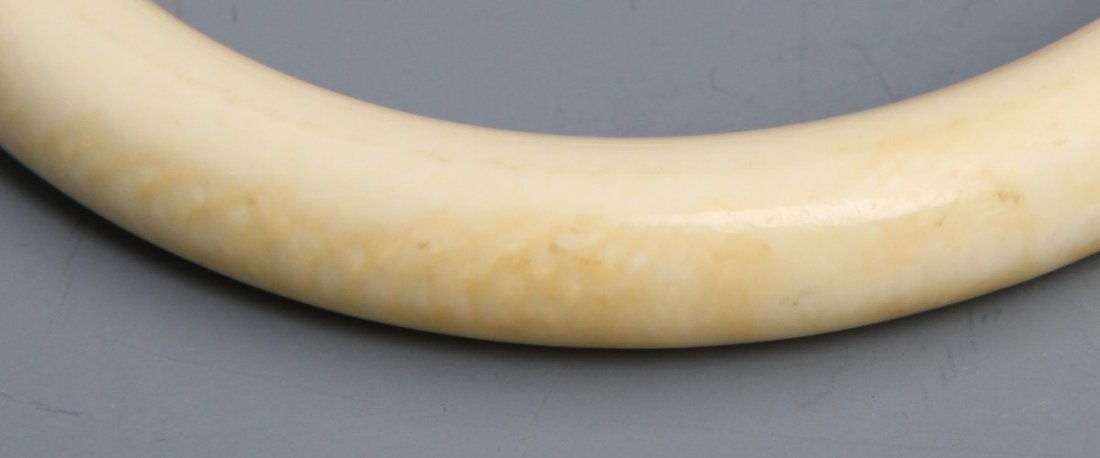 MID 20TH CENTURY CHINESE IVORY BANGLE BRACELET - 2