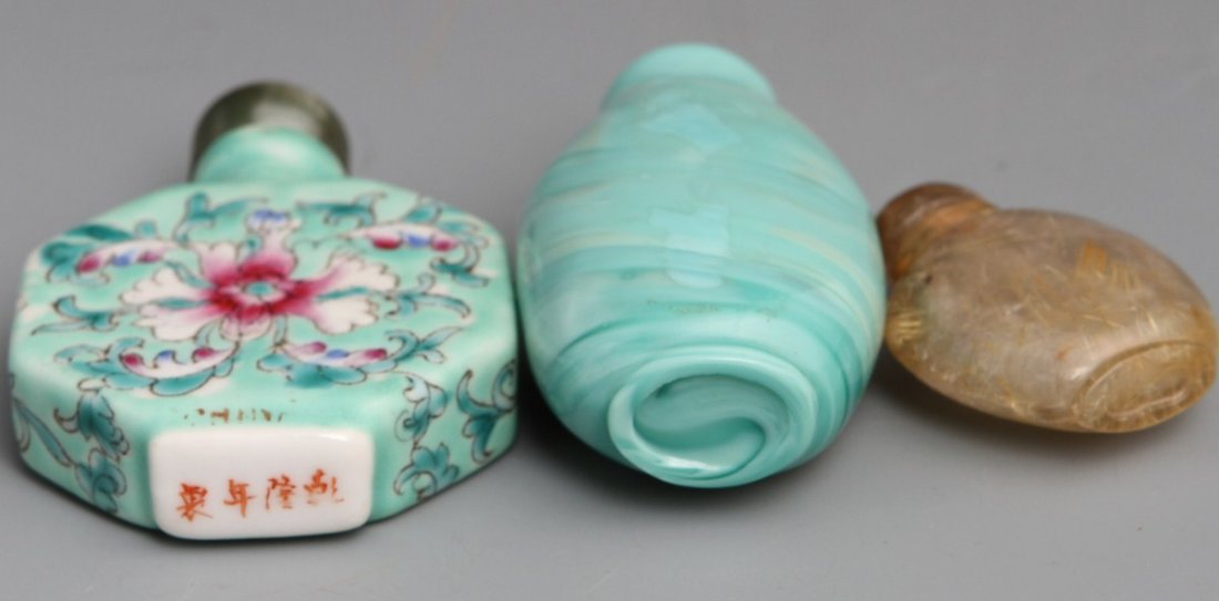 (3) CHINESE SNUFF BOTTLES PORCELAIN GLASS QUARTZ - 3