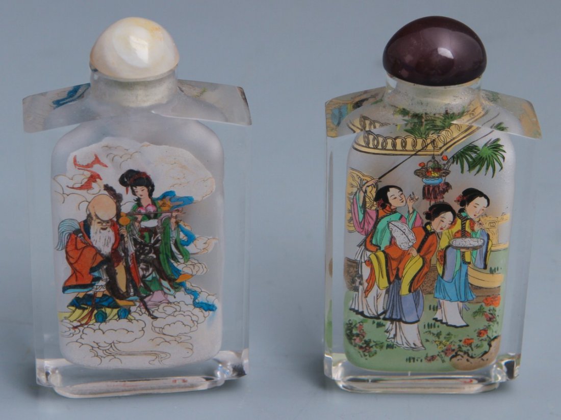 PAIR CHINESE REVERSE PAINTING GLASS SNUFF BOTTLES