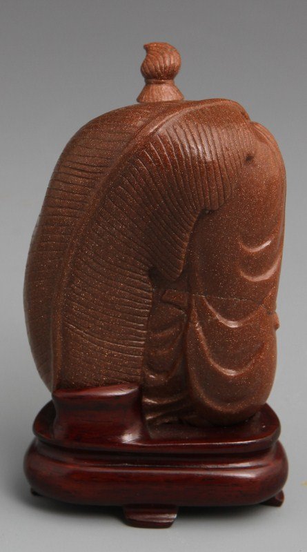 LARGE GOLDSTONE FIGURAL SNUFF BOTTLE - 2