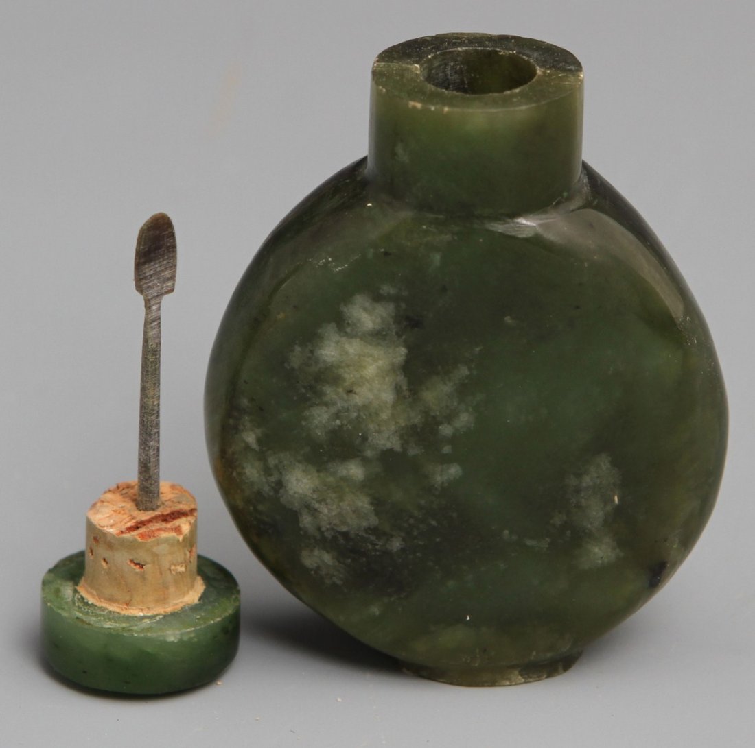 CHINESE SPINACH JADE SNUFF BOTTLE - 2