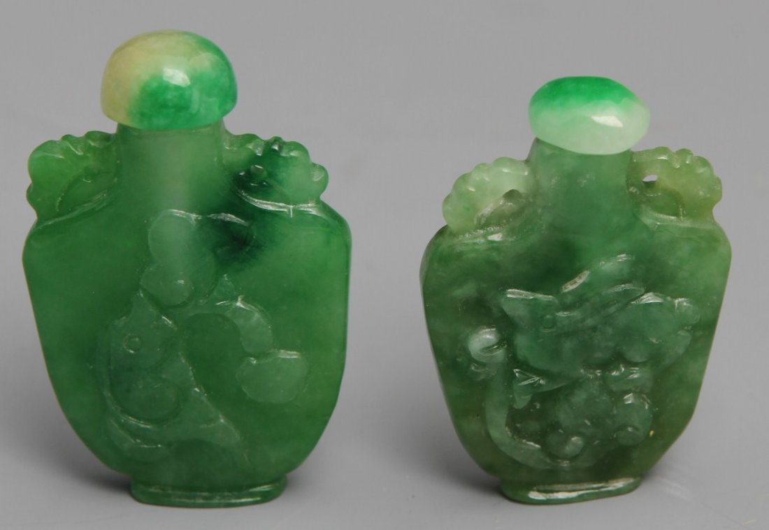 PAIR OF EMERALD GREEN JADE CHINESE SNUFF BOTTLES - 2