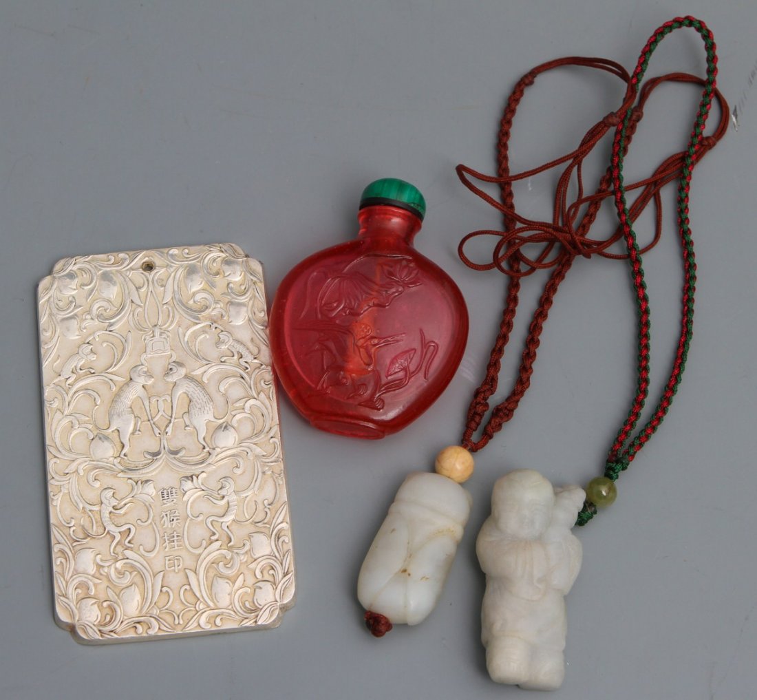 GLASS SNUFF BOTTLE (2) JADE PENDANT SILVER PENDANT