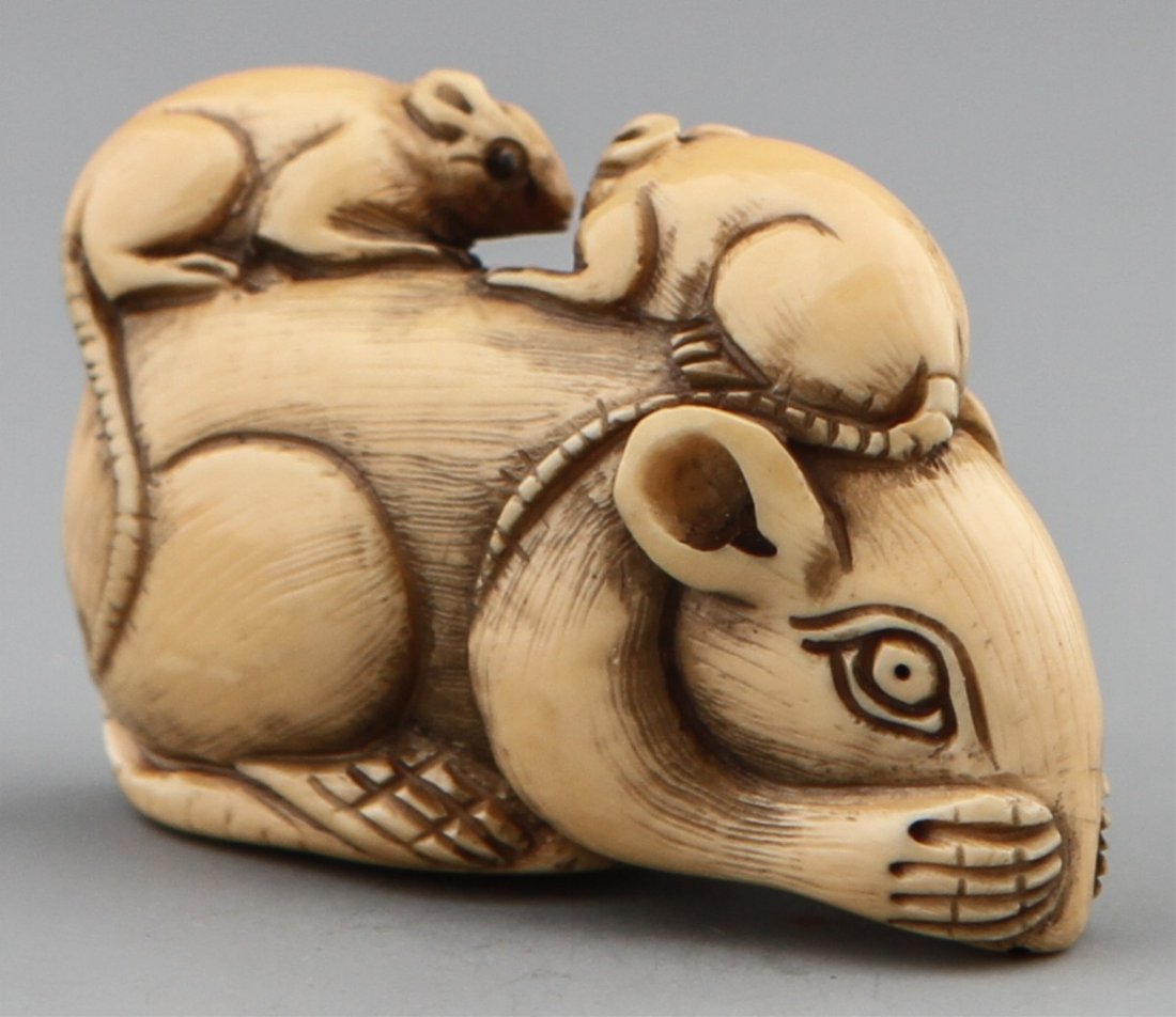 CARVED IVORY NETSUKE OF MOTHER RAT WITH TWO BABIES
