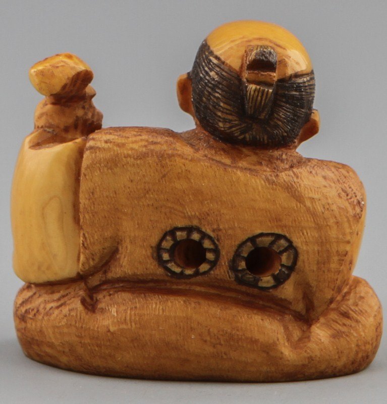 JAPANESE CARVED IVORY NETSUKE SCHOLAR SIGNED - 2