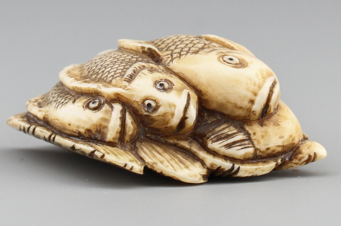 JAPANESE CARVED IVORY NETSUKE GROUP OF FISH SIGNED - 2