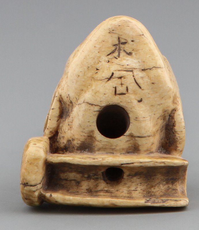 JAPANESE CARVED BONE NETSUKE YOSHISADA HEAD - 3
