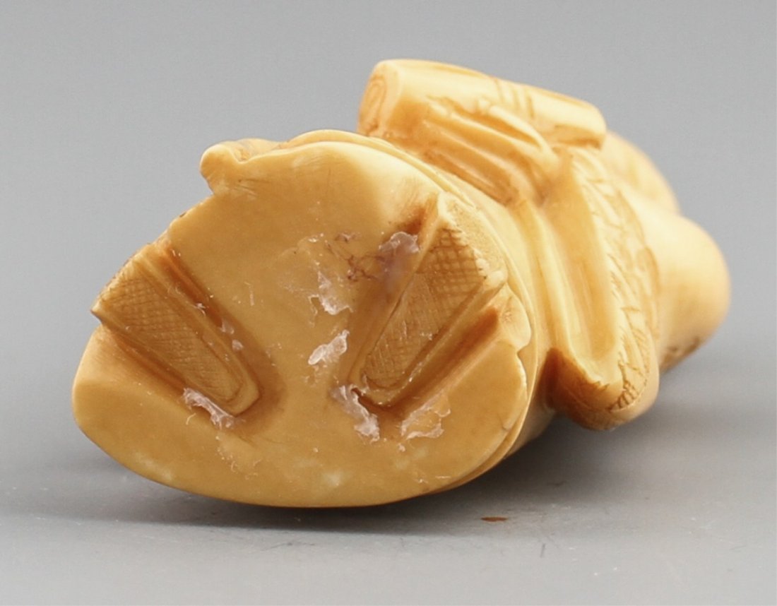 JAPANESE CARVED IVORY NETSUKE JUROJIN - 3